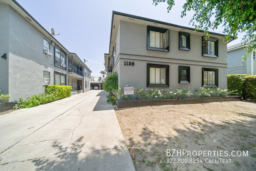 Primary Photo - 1136 S Sherbourne Dr