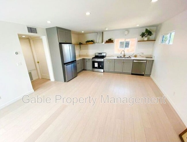 Foto del edificio - 2320 Fernleaf St