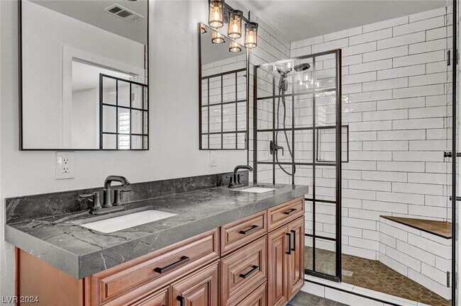 Foto del edificio - 10544 Allthorn Ave