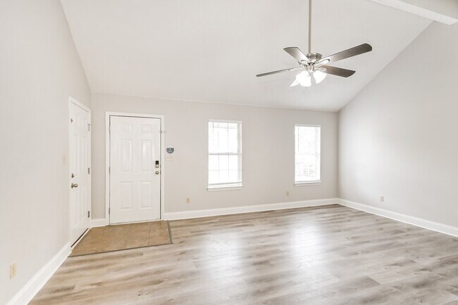 Foto del edificio - 3030 Caitlynn Cir S