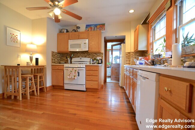 Building Photo - 53 Elmira St