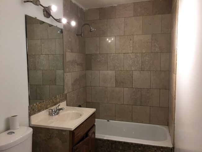 Foto del edificio - 1075 Valley Ln