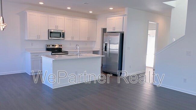 Building Photo - 15 Sandstone Dr