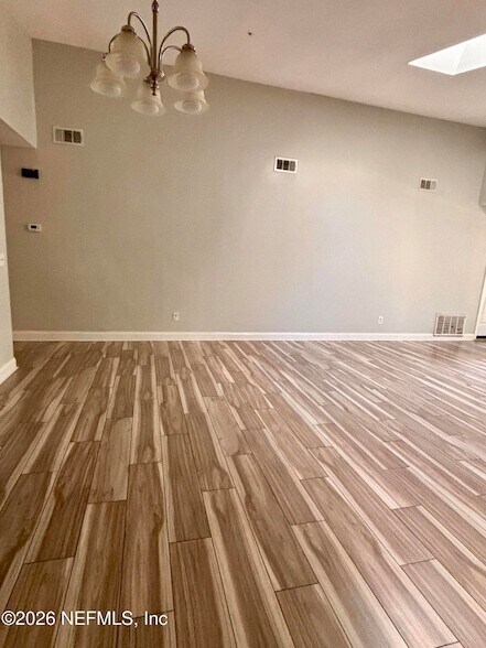 Foto del edificio - 5449 Fort Caroline Rd