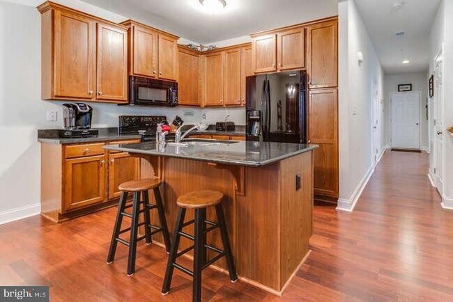 Building Photo - 861 Fawn Ln
