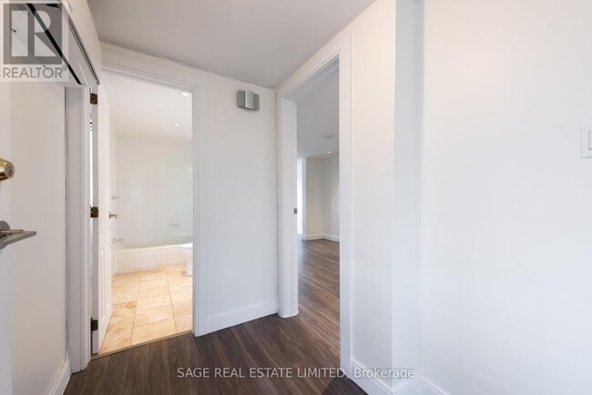 Building Photo - 97 Holwood Ave
