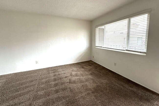 Building Photo - Normal Heights - Spacious Studio Apartment...