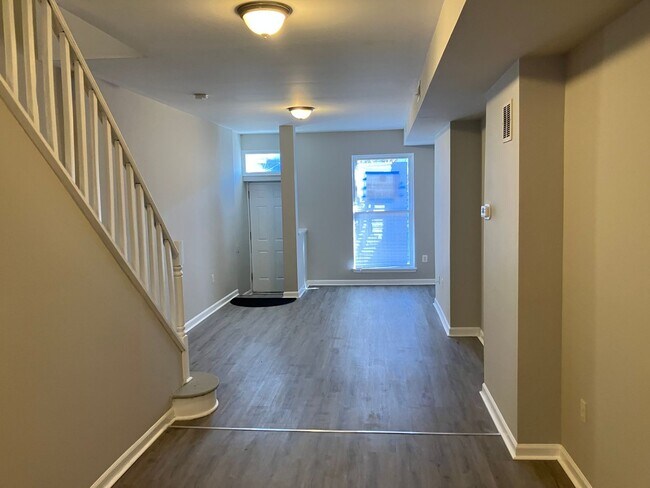 Foto del edificio - Spacious 3 Bedroom Home Near Johns Hopkins