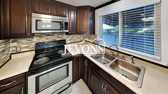 Building Photo - $500.00 Rent Credit - Lovely remodeled 3-b...