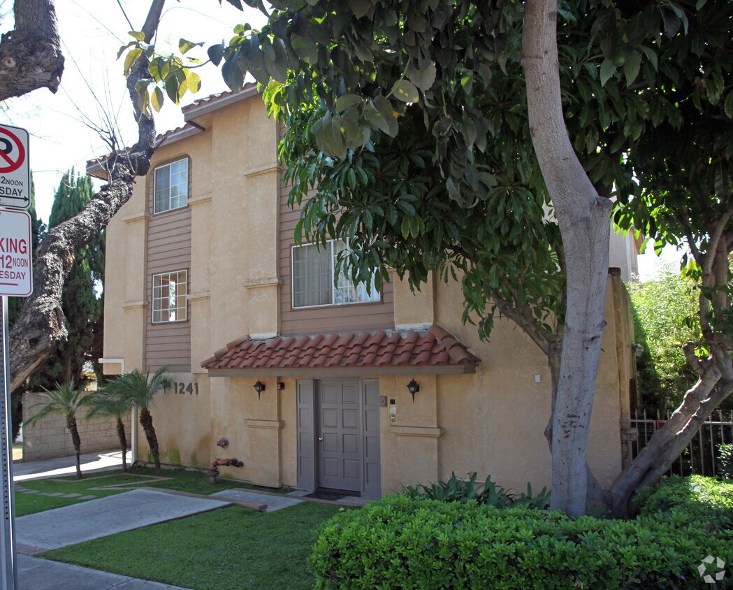 Building Photo - 1241 Viola Ave