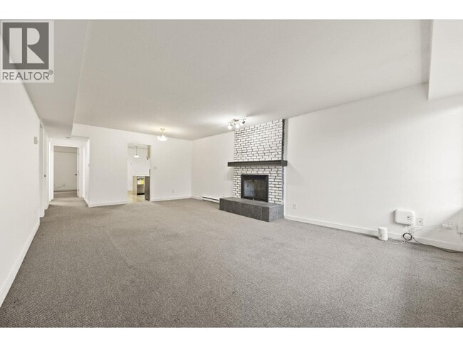 Building Photo - 275 Orwell St