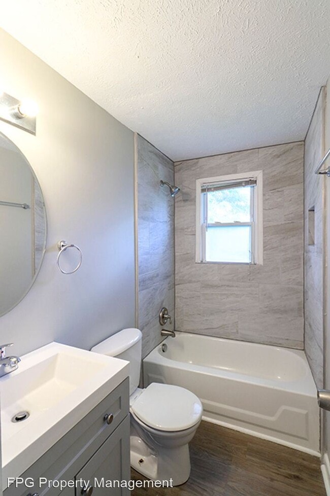 Building Photo - 3 br, 1 bath House - 235 Horseshoe Ct