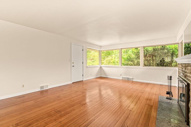 Foto del edificio - 2 Bedroom 2 Bathroom + Den Magnolia House!
