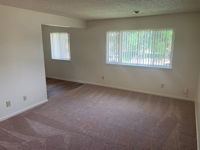 Building Photo - Sumner Apartments