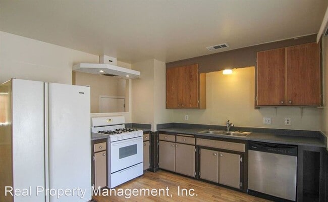 Building Photo - 2 br, 1 bath House - 3250 Camellia St