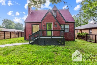 Building Photo - 602 S Crestway St