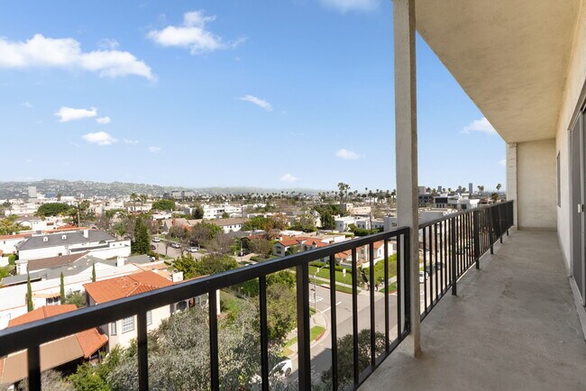 Foto del edificio - 1115 S Elm Dr