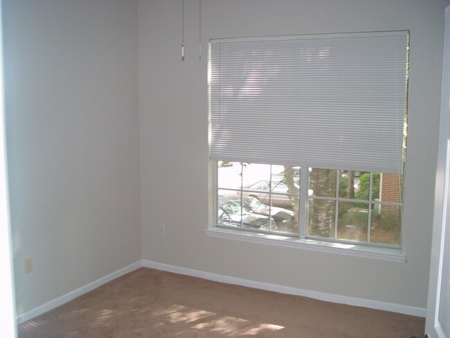 Foto del edificio - 8300 Elm Park Dr