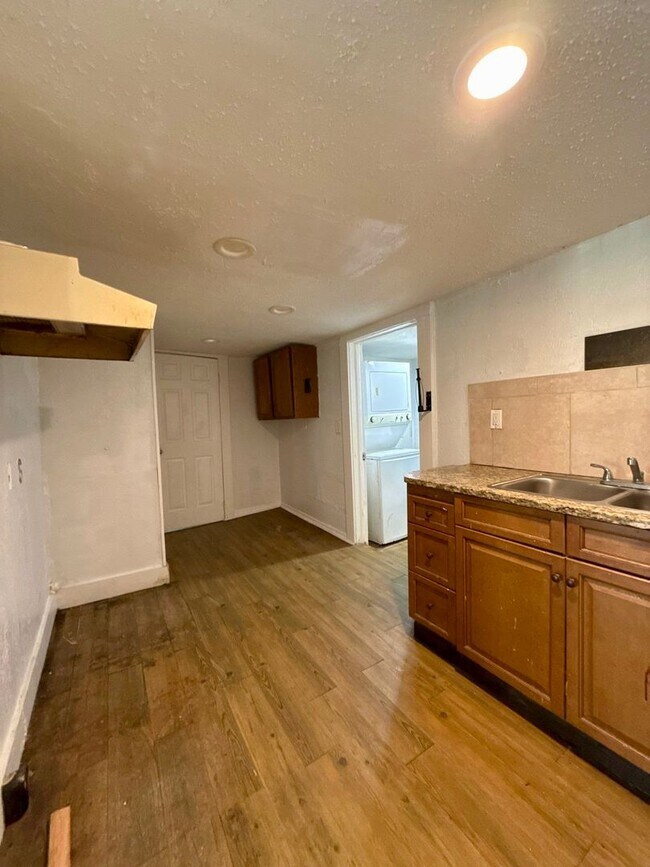 Foto del edificio - Affordable 3 Bedroom Single Family Home with Big Rooms!