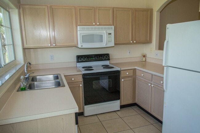 Photo - Second Floor 3 Bed 2 Bath Condo in South K...