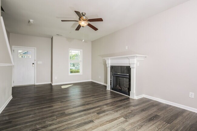 Foto del edificio - 408 Deer Grove Ln