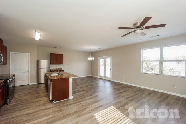 Building Photo - 7156 Tanger Blvd