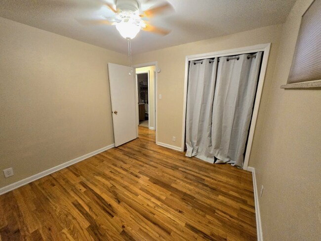 Foto del edificio - 8250 Chase Way