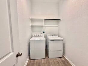 Building Photo - 620 Silver Pear Ct