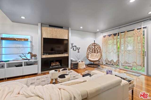 Building Photo - 4751 La Villa Marina
