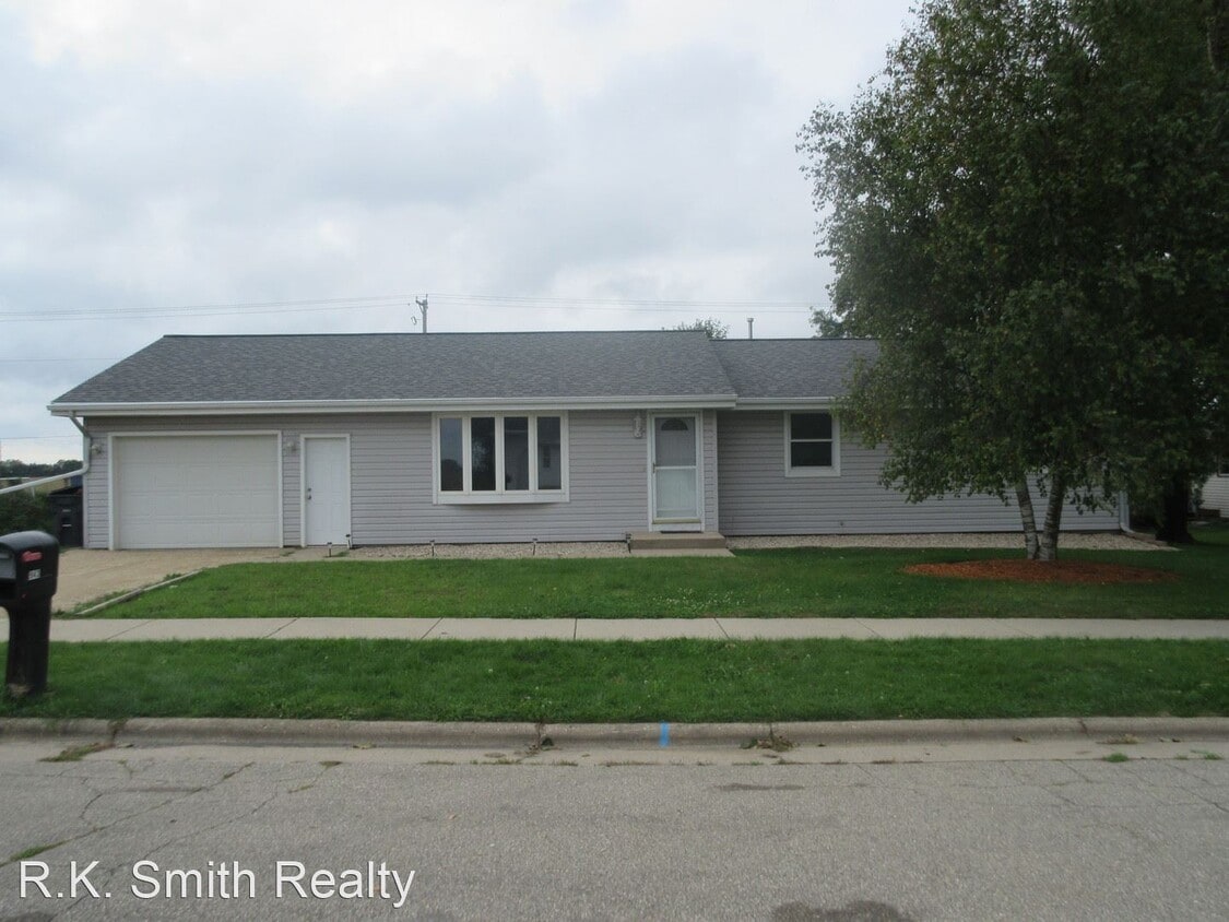 4 br, 1 bath House - 943 Rainbow Drive