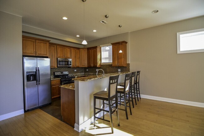 Foto del edificio - 4006 N Kilbourn Ave
