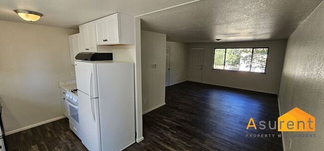 Building Photo - Fully Remodeled Duplex Available Now!