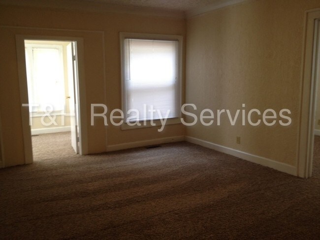 Foto del edificio - 3510 E Fall Creek Parkway North Dr