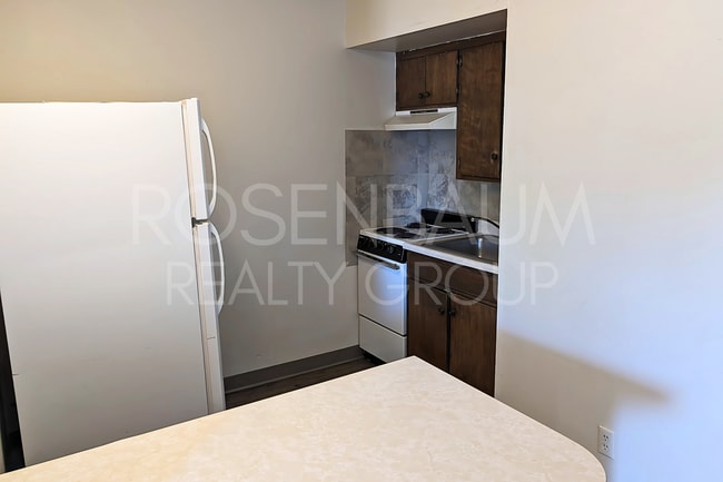 Building Photo - Cute and cozy 1-bedroom, 1-bath downstair ...