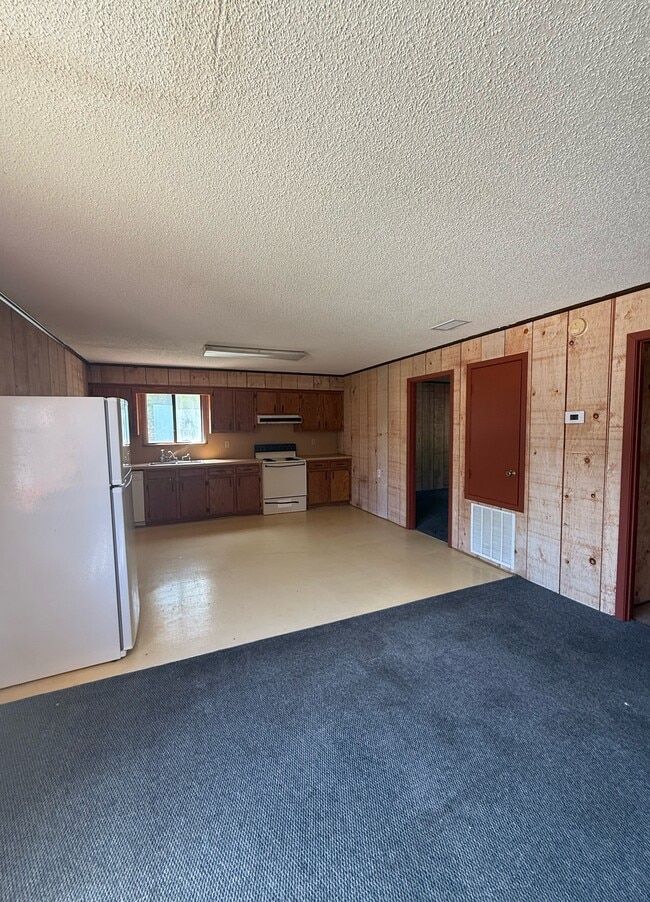 Building Photo - 347 Watson Rd