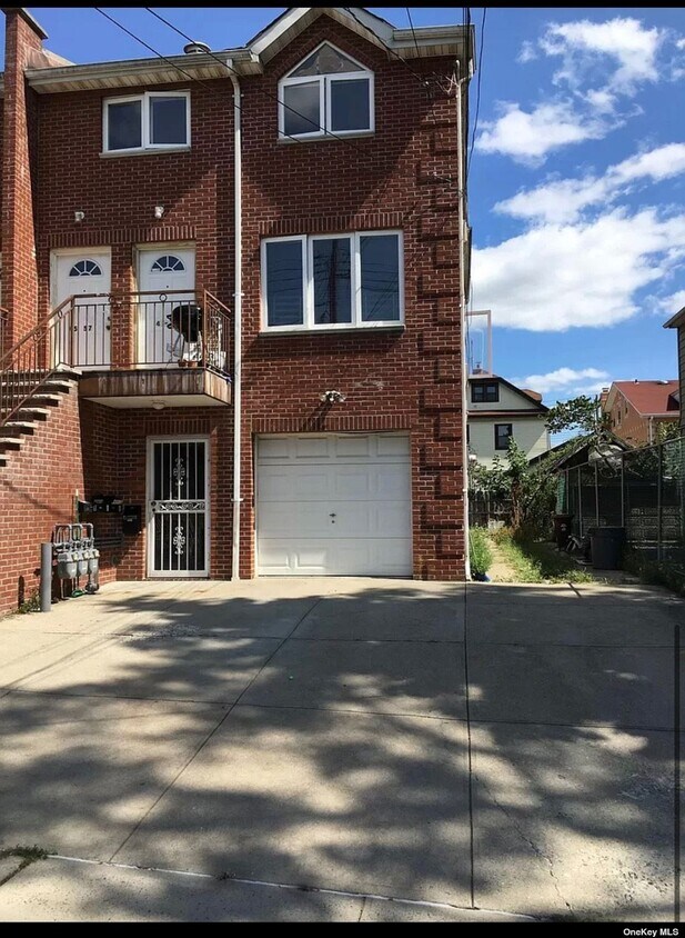 Foto principal - 45-57-57 160th St