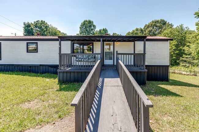 Building Photo - 9776 Rocky Point Rd