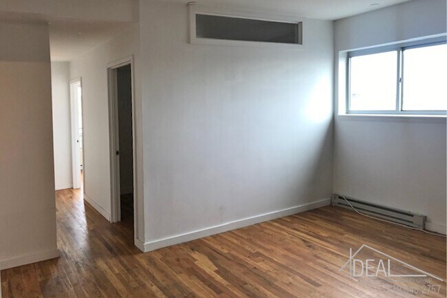 Building Photo - 180 Noll St