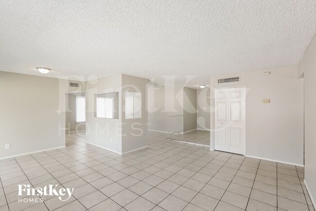 Building Photo - 14016 N 33rd Dr