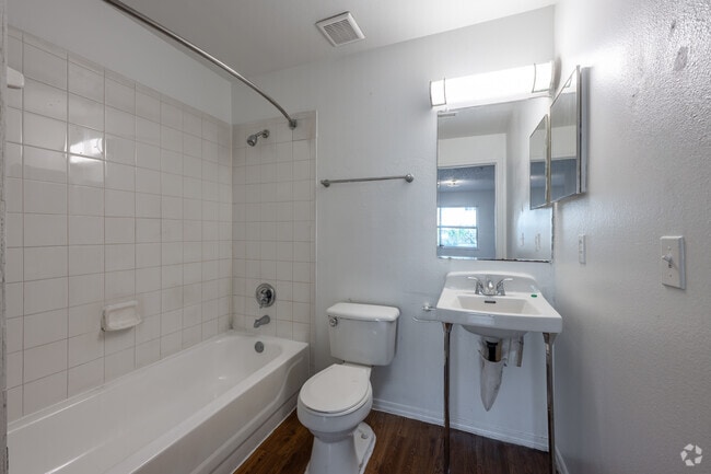 2BR, 2BA - 1,028SF - Primary Bathroom - Timber Sound 1