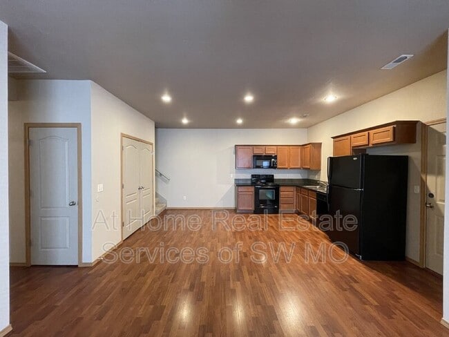 Building Photo - 662 Rilynn Ave