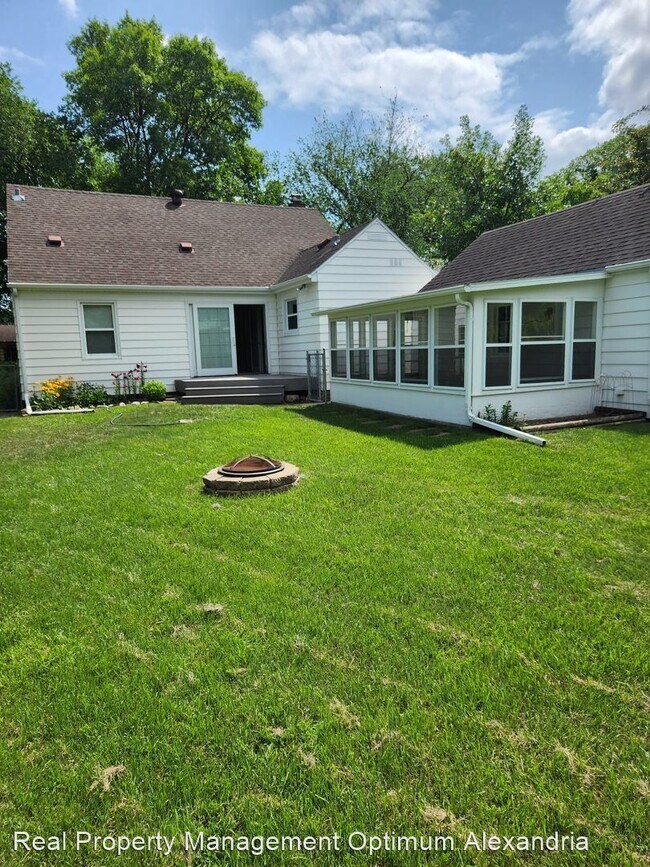 Foto del edificio - 3 br, 2 bath House - 1138 Oak St N