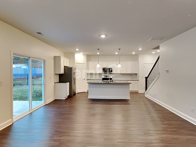 Foto del edificio - 576 Rivermist Drive