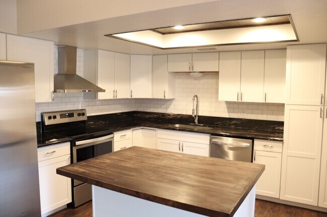 Foto del edificio - Three bedroom home