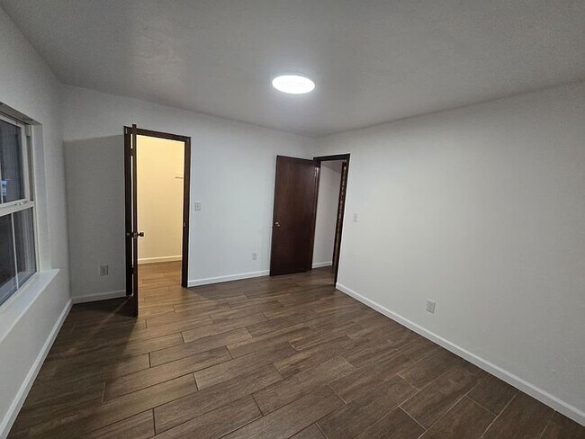 Foto del edificio - 8912 N Markwell Ave