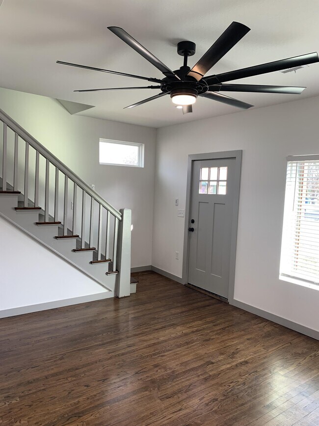 Foto del edificio - 102 S Zunis Ave