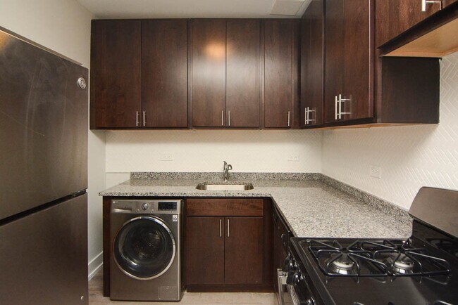 Building Photo - 1133 Maple Ave