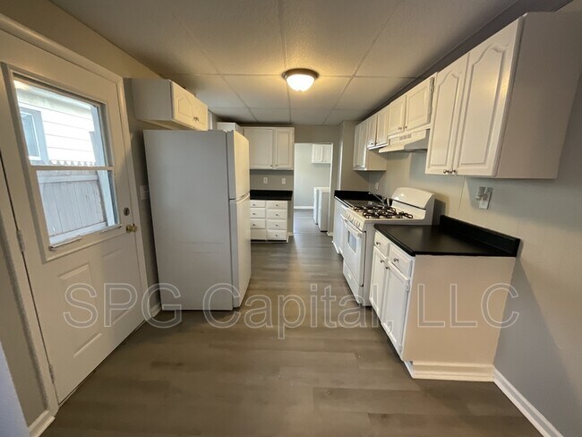 Foto del edificio - 625 Vander Ave