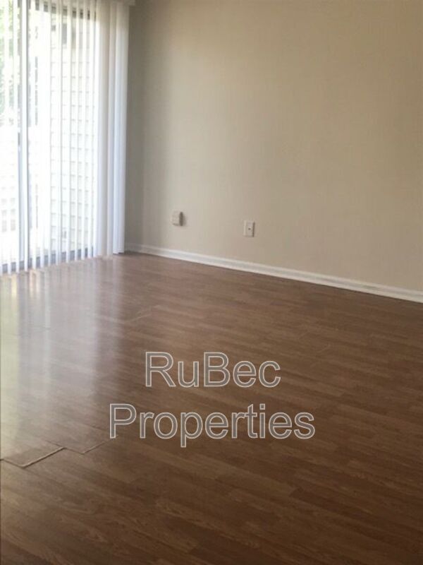 Building Photo - 9617 Vinca Cir