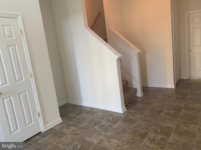 Building Photo - 2324 Sunny Hill Cir